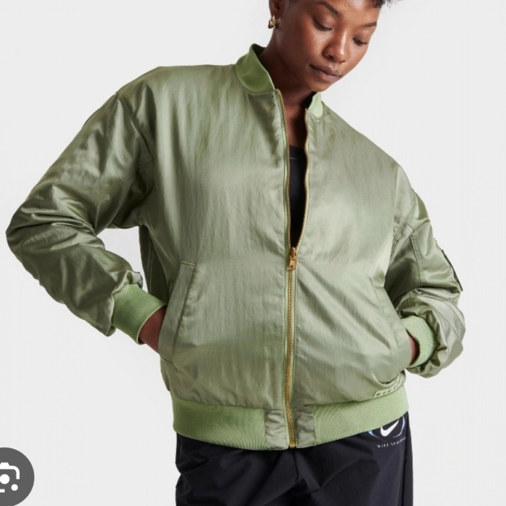 NWT Women's Nike Reversible Synthetic Fill Bomber Jacket
